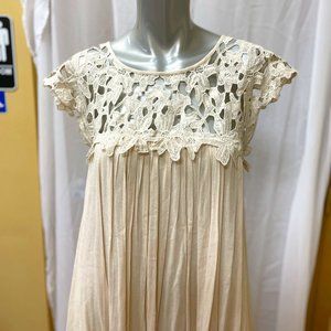 Entro cream flowy dress sz sm